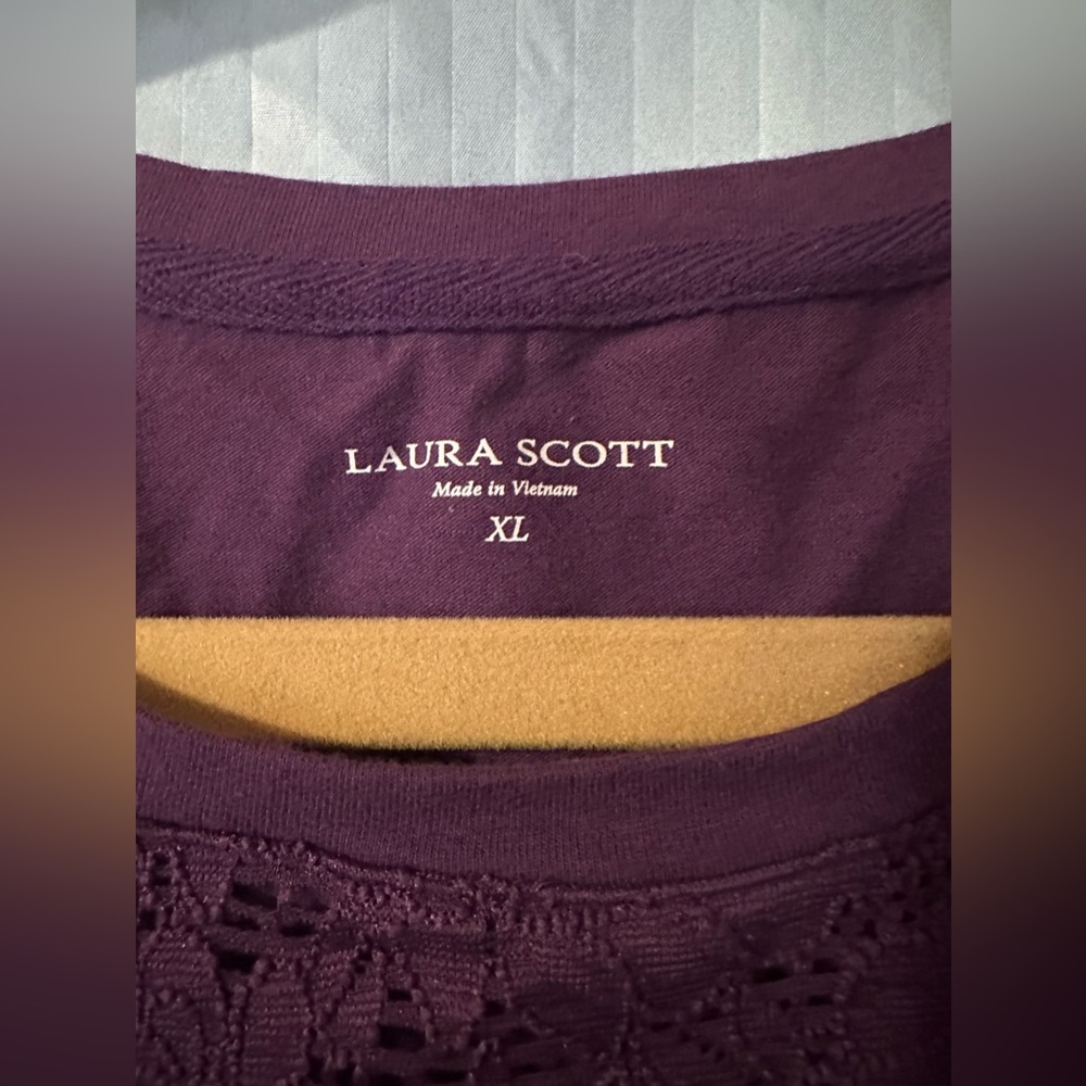 Laura Scott - Picture 3 of 4